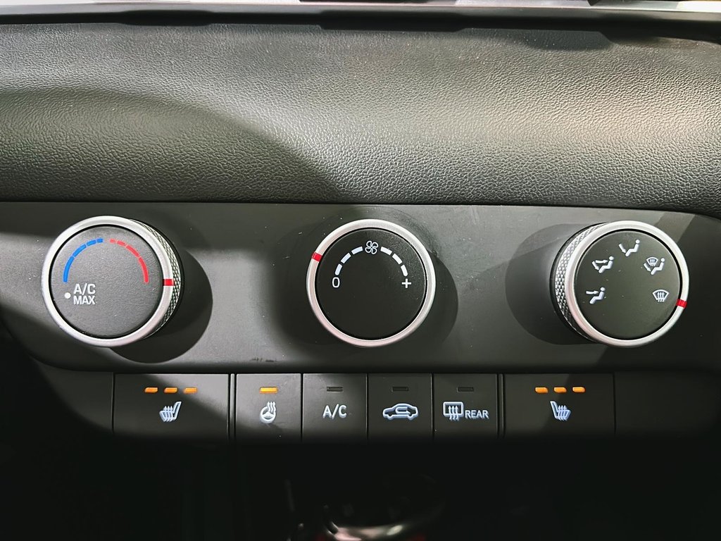 2024 Hyundai Elantra PREFERRED VOLANT CHAUFFANT CARPLAY CAMERA in Montréal, Quebec - 24 - w1024h768px