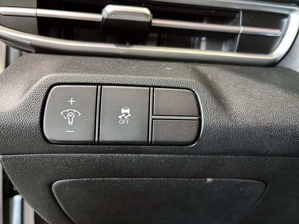 2024 Hyundai Elantra PREFERRED VOLANT CHAUFFANT CARPLAY CAMERA in Montréal, Quebec - 26 - w1024h768px