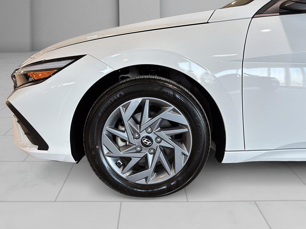 2024 Hyundai Elantra PREFERRED VOLANT CHAUFFANT CARPLAY CAMERA in Montréal, Quebec - 9 - w1024h768px