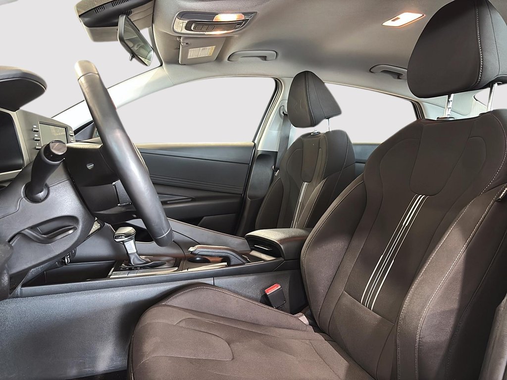 2024 Hyundai Elantra PREFERRED VOLANT CHAUFFANT CARPLAY CAMERA in Montréal, Quebec - 12 - w1024h768px