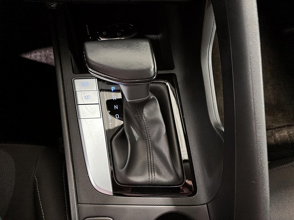 2024 Hyundai Elantra PREFERRED VOLANT CHAUFFANT CARPLAY CAMERA in Montréal, Quebec - 19 - w1024h768px