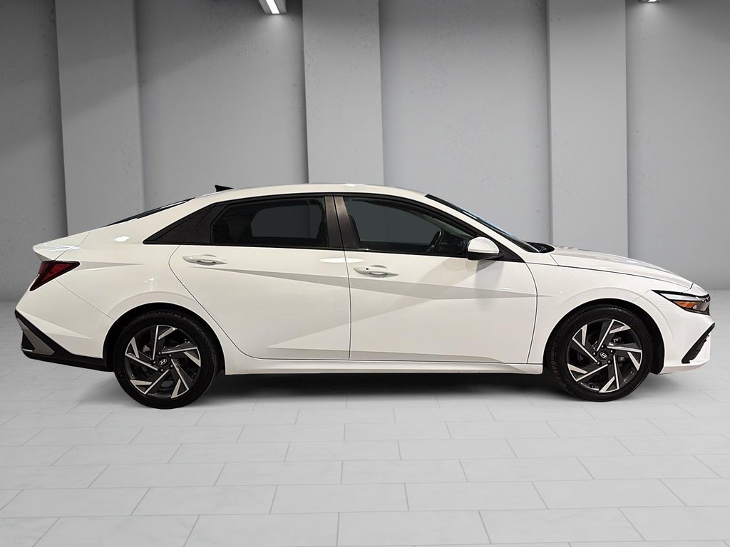 2024 Hyundai Elantra PREFERRED TECH TOIT OUVRANT CARPLAY CAMERA in Montréal, Quebec - 14 - w1024h768px