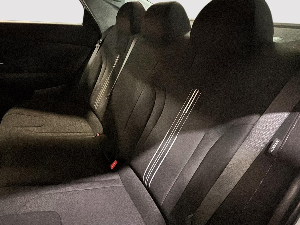 2024 Hyundai Elantra PREFERRED TECH TOIT OUVRANT CARPLAY CAMERA in Montréal, Quebec - 22 - w1024h768px