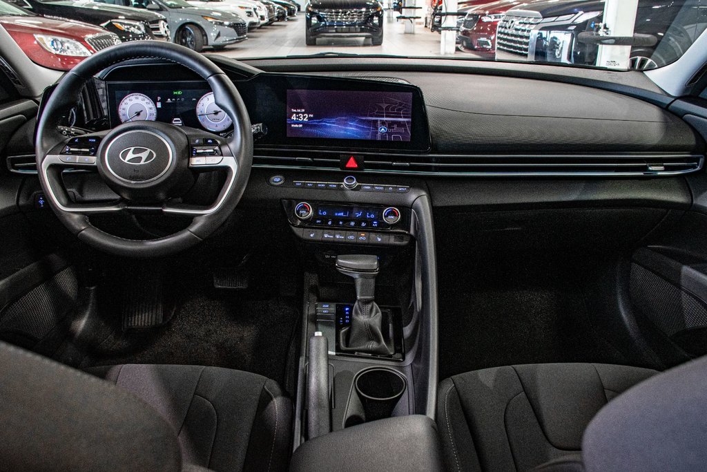 Hyundai Elantra PREFERRED SUN&TECH TOIT CARPLAY CAMERA KEYLESS MAG 2025 à Montréal, Québec - 4 - w1024h768px