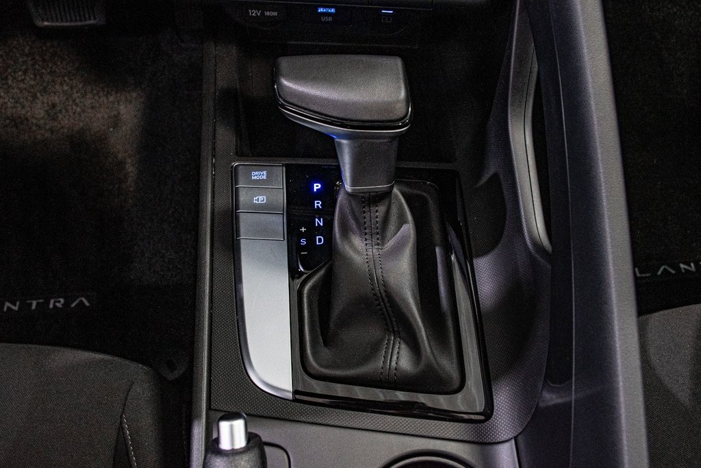 Hyundai Elantra PREFERRED SUN&TECH TOIT CARPLAY CAMERA KEYLESS MAG 2025 à Montréal, Québec - 27 - w1024h768px