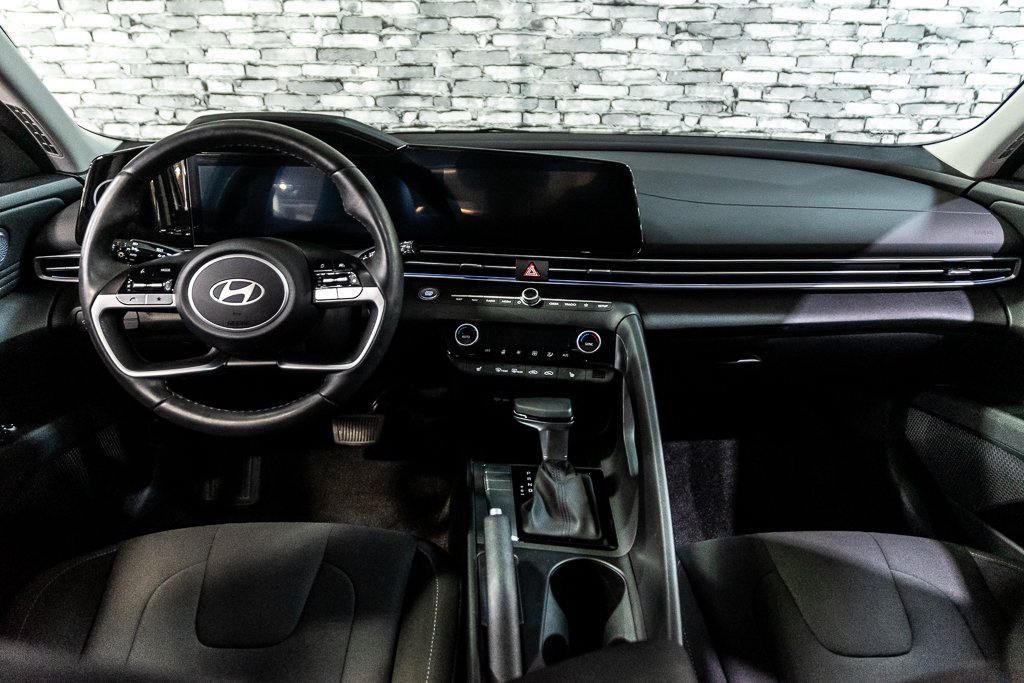 2025 Hyundai Elantra PREFERRED TECH PACKAGE TOIT CARPLAY CAMERA KEYLESS in Montréal, Quebec - 8 - w1024h768px