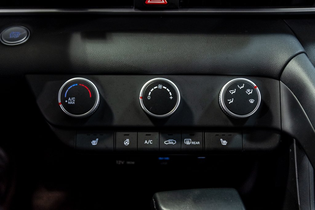 Hyundai Elantra PREFERRED CARPLAY CAMERA KEYLESS  VOLANT CHAUFFANT 2025 à Montréal, Québec - 29 - w1024h768px