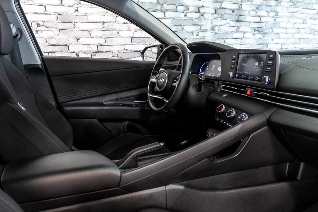 Hyundai Elantra PREFERRED CARPLAY CAMERA KEYLESS  VOLANT CHAUFFANT 2025 à Montréal, Québec - 22 - w1024h768px