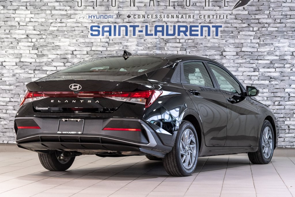 Hyundai Elantra PREFERRED CARPLAY CAMERA KEYLESS  VOLANT CHAUFFANT 2025 à Montréal, Québec - 16 - w1024h768px