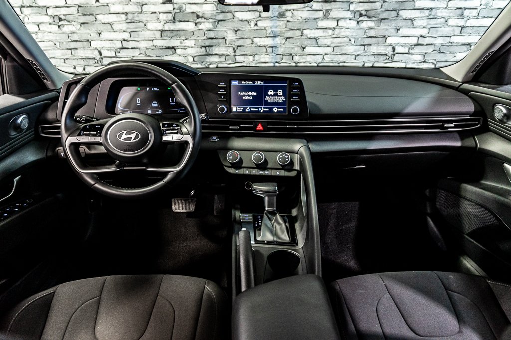 2025 Hyundai Elantra PREFERRED CARPLAY CAMERA KEYLESS  VOLANT CHAUFFANT in Montréal, Quebec - 4 - w1024h768px
