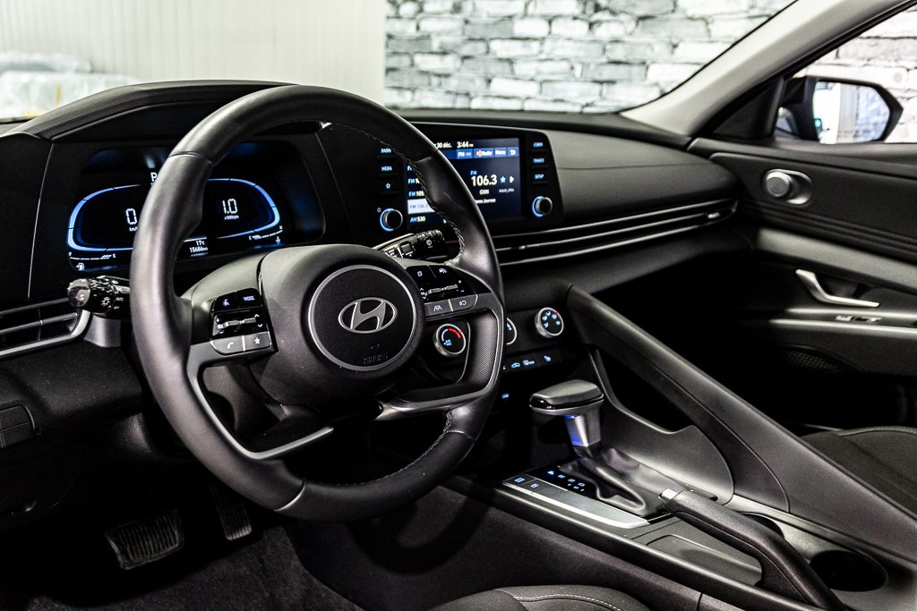 2025 Hyundai Elantra PREFERRED CARPLAY CAMERA KEYLESS  VOLANT CHAUFFANT in Montréal, Quebec - 19 - w1024h768px