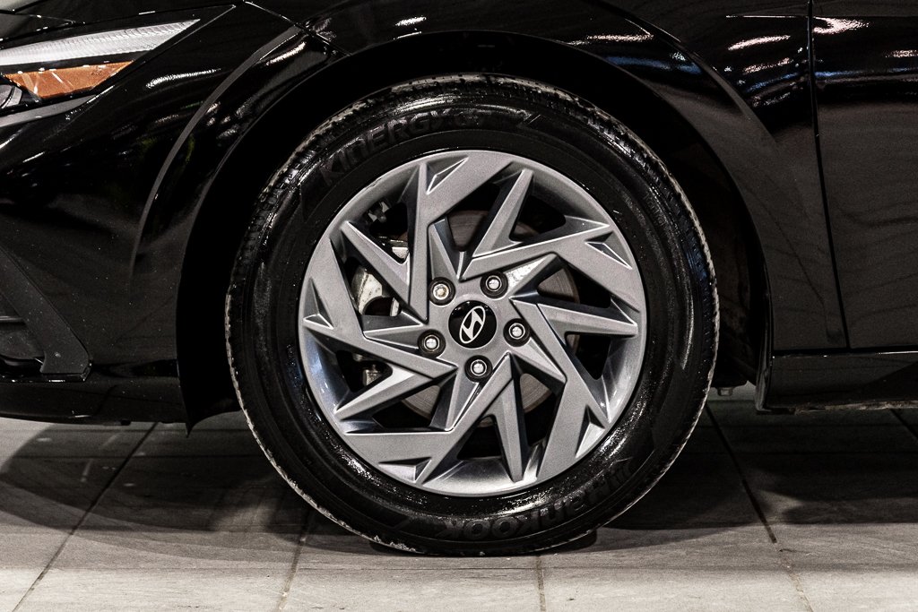 2025 Hyundai Elantra PREFERRED CARPLAY CAMERA KEYLESS  VOLANT CHAUFFANT in Montréal, Quebec - 3 - w1024h768px