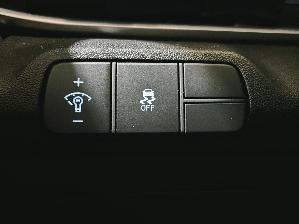 2025 Hyundai Elantra PREFERRED TECH TOIT VOLANT CHAUFFANT CARPLAY CAM. in Montréal, Quebec - 33 - w1024h768px