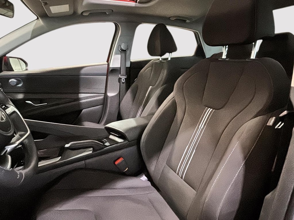 2025 Hyundai Elantra PREFERRED TECH TOIT VOLANT CHAUFFANT CARPLAY CAM. in Montréal, Quebec - 16 - w1024h768px