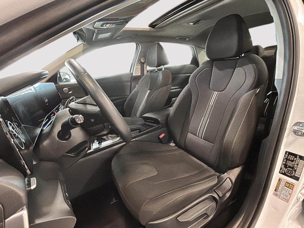 2025 Hyundai Elantra PREFERRED TECH PACKAGE TOIT CARPLAY CAMERA KEYLESS in Montréal, Quebec - 15 - w1024h768px