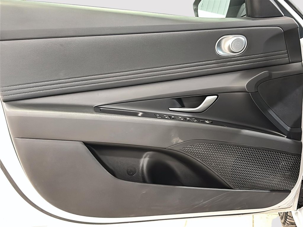 2025 Hyundai Elantra PREFERRED TECH PACKAGE TOIT CARPLAY CAMERA KEYLESS in Montréal, Quebec - 14 - w1024h768px