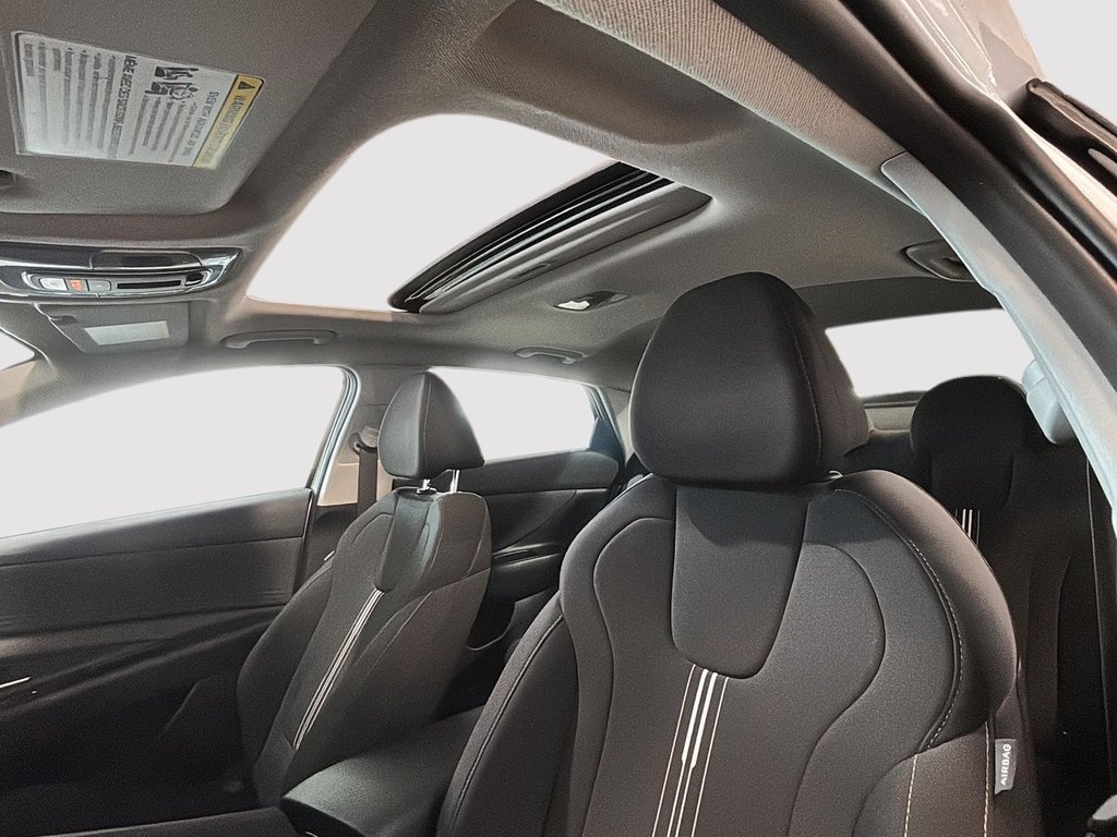 2025 Hyundai Elantra PREFERRED TECH PACKAGE TOIT CARPLAY CAMERA KEYLESS in Montréal, Quebec - 18 - w1024h768px