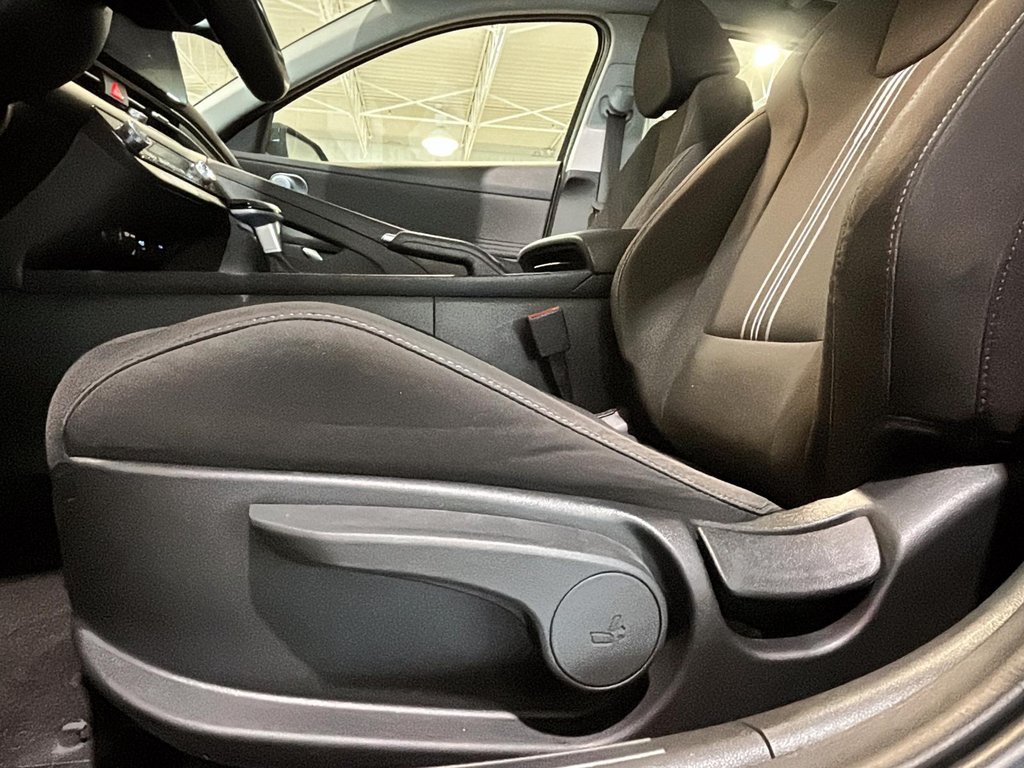 Hyundai Elantra PREFERRED TECH PACKAGE TOIT CARPLAY CAMERA KEYLESS 2025 à Montréal, Québec - 15 - w1024h768px