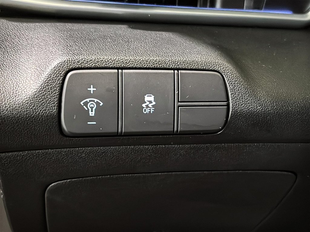 Hyundai Elantra PREFERRED TECH PACKAGE TOIT CARPLAY CAMERA KEYLESS 2025 à Montréal, Québec - 28 - w1024h768px