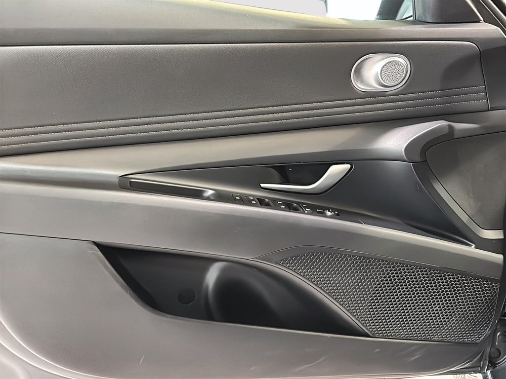 Hyundai Elantra PREFERRED TECH PACKAGE TOIT CARPLAY CAMERA KEYLESS 2025 à Montréal, Québec - 13 - w1024h768px