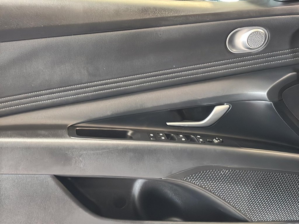 Hyundai Elantra PREFERRED TECH TOIT VOLANT CHAUFFANT CARPLAY CAM. 2025 à Montréal, Québec - 14 - w1024h768px