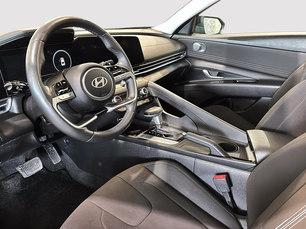Hyundai Elantra PREFERRED TECH TOIT VOLANT CHAUFFANT CARPLAY CAM. 2025 à Montréal, Québec - 12 - w1024h768px