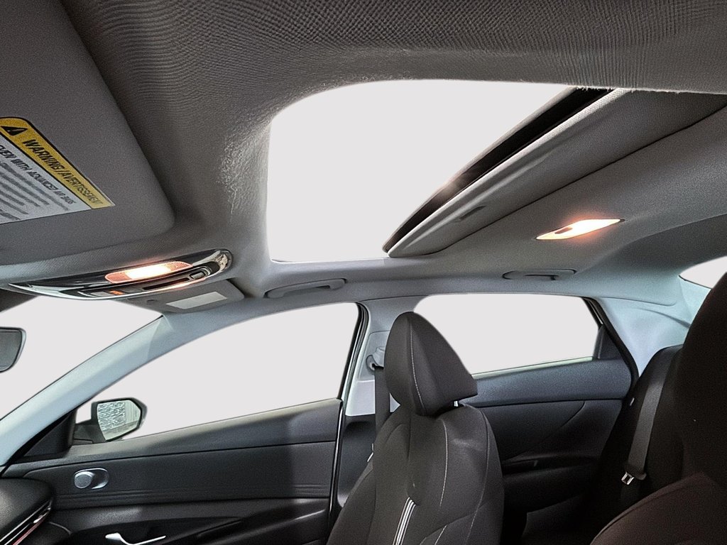 2025 Hyundai Elantra PREFERRED TECH PACKAGE TOIT CARPLAY CAMERA KEYLESS in Montréal, Quebec - 17 - w1024h768px