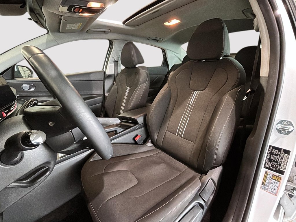 2025 Hyundai Elantra PREFERRED TECH PACKAGE TOIT CARPLAY CAMERA KEYLESS in Montréal, Quebec - 14 - w1024h768px
