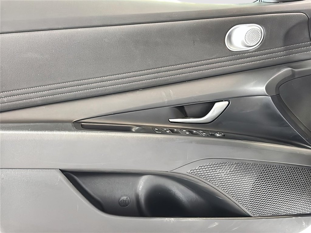 2025 Hyundai Elantra PREFERRED TECH PACKAGE TOIT CARPLAY CAMERA KEYLESS in Montréal, Quebec - 13 - w1024h768px