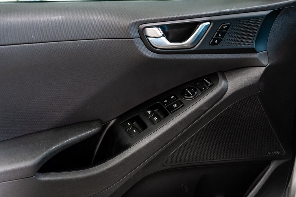 Hyundai Ioniq Electric LIMITED TOIT OUVRANT CUIR NAVIGATION INFINITY 2017 à Montréal, Québec - 17 - w1024h768px