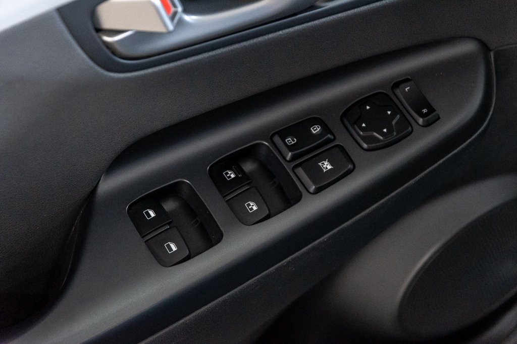 Hyundai Kona ULTIMATE AWD TOIT OUVRANT NAVIGATION BLUELINK CUIR 2018 à Montréal, Québec - 18 - w1024h768px