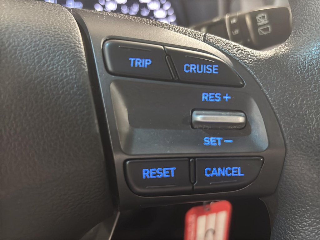 Hyundai Kona ESSENTIEL SIEGES CHAUFFANTS CARPLAY CAMERA MAGS 2021 à Montréal, Québec - 30 - w1024h768px