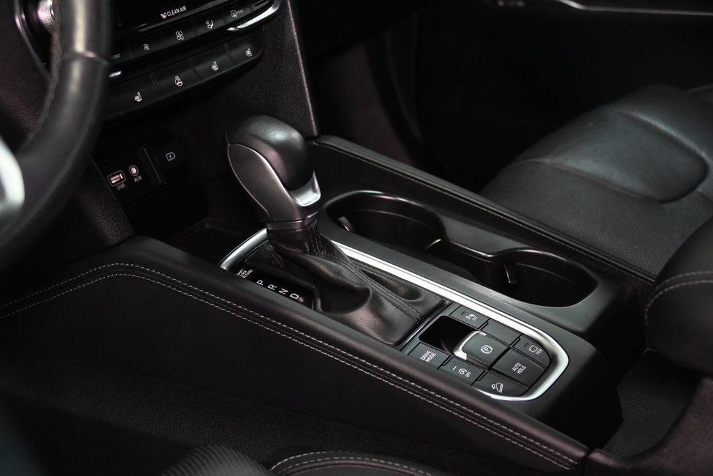 Hyundai Santa Fe ULTIMATE AWD TOIT PANORAMIQUE NAVI CARPLAY BLULINK 2019 à Montréal, Québec - 17 - w1024h768px