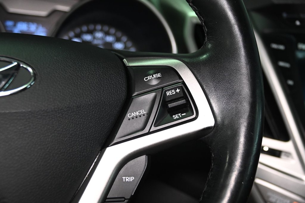 Hyundai Veloster TECH CAMERA SYSTEME DE SON DIMENSION TOIT PANO 2016 à Montréal, Québec - 29 - w1024h768px