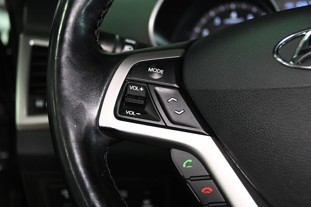 Hyundai Veloster TECH CAMERA SYSTEME DE SON DIMENSION TOIT PANO 2016 à Montréal, Québec - 28 - w1024h768px