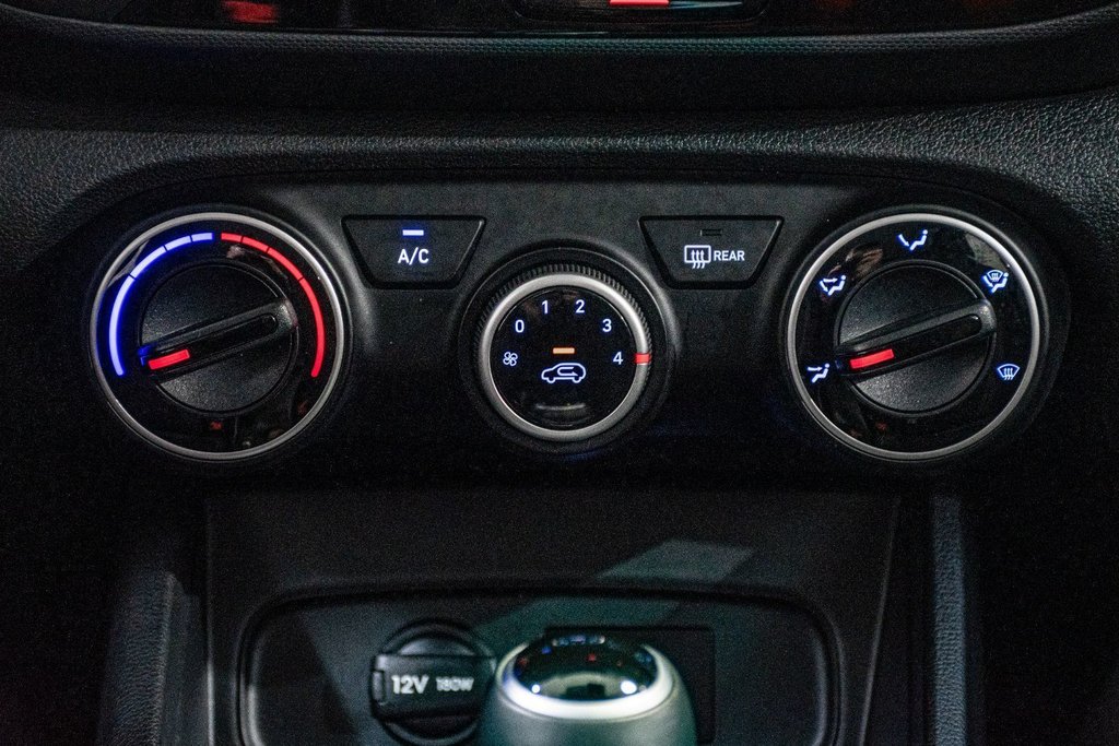 2022 Hyundai Venue PREFERRED CARPLAY SIEGES&VOLANT CHAUFFANTS CAMERA in Montréal, Quebec - 24 - w1024h768px