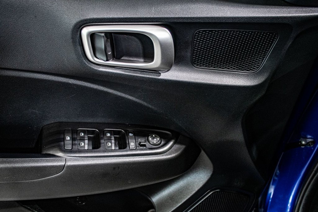 Hyundai Venue ESSENTIAL CAMERA SIEGES CHAUFFANTS A/C BLUETOOTH 2022 à Montréal, Québec - 17 - w1024h768px