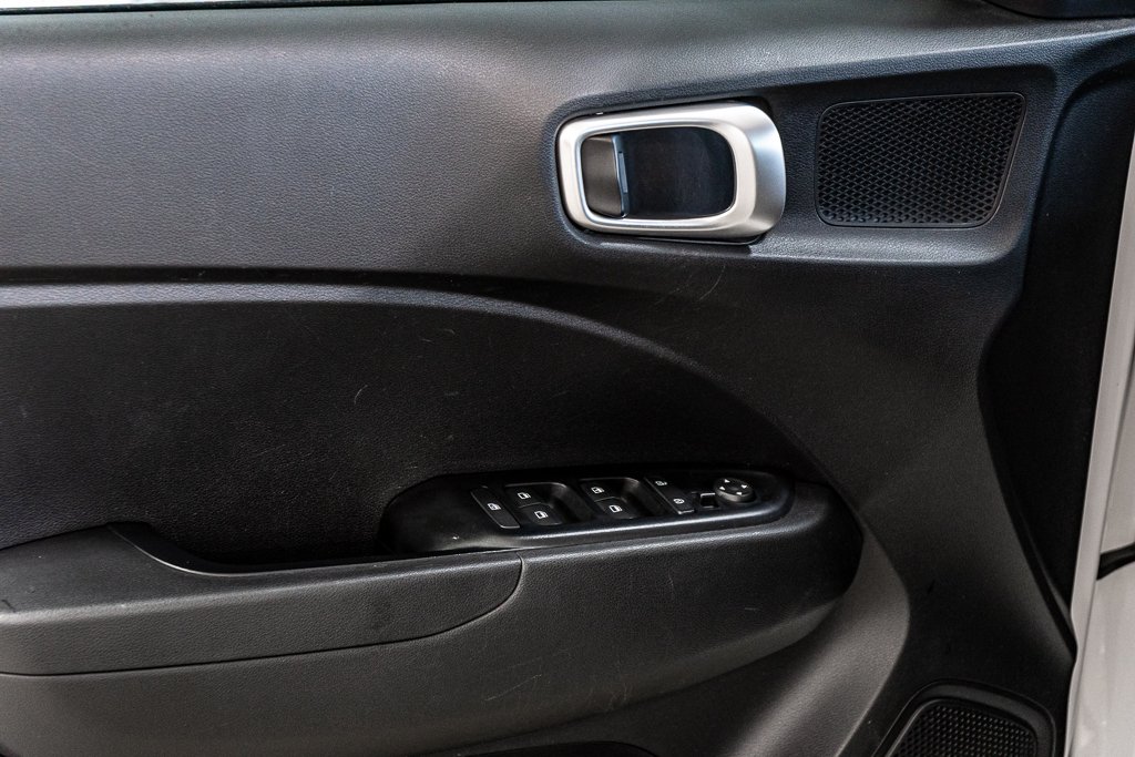 2022 Hyundai Venue ESSENTIEL CAMERA SIEGES CHAUFFANTS A/C BLUETOOTH in Montréal, Quebec - 15 - w1024h768px