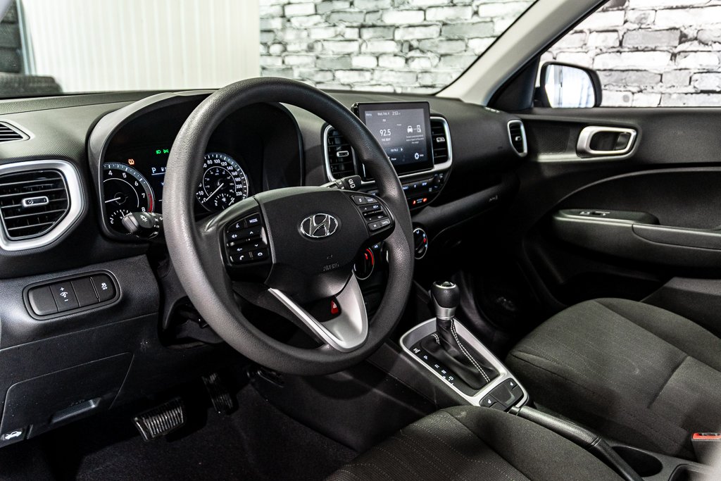 2022 Hyundai Venue ESSENTIEL CAMERA SIEGES CHAUFFANTS A/C BLUETOOTH in Montréal, Quebec - 18 - w1024h768px
