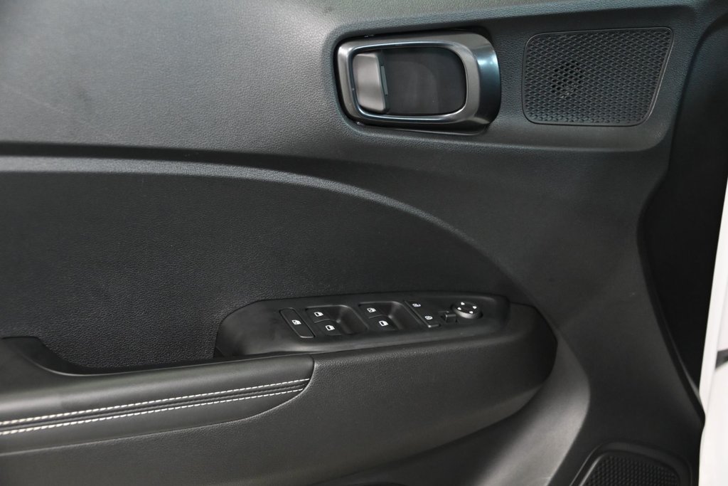 2023 Hyundai Venue ULTIMATE TOIT CARPLAY CAMERA DEM A DIST in Montréal, Quebec - 22 - w1024h768px