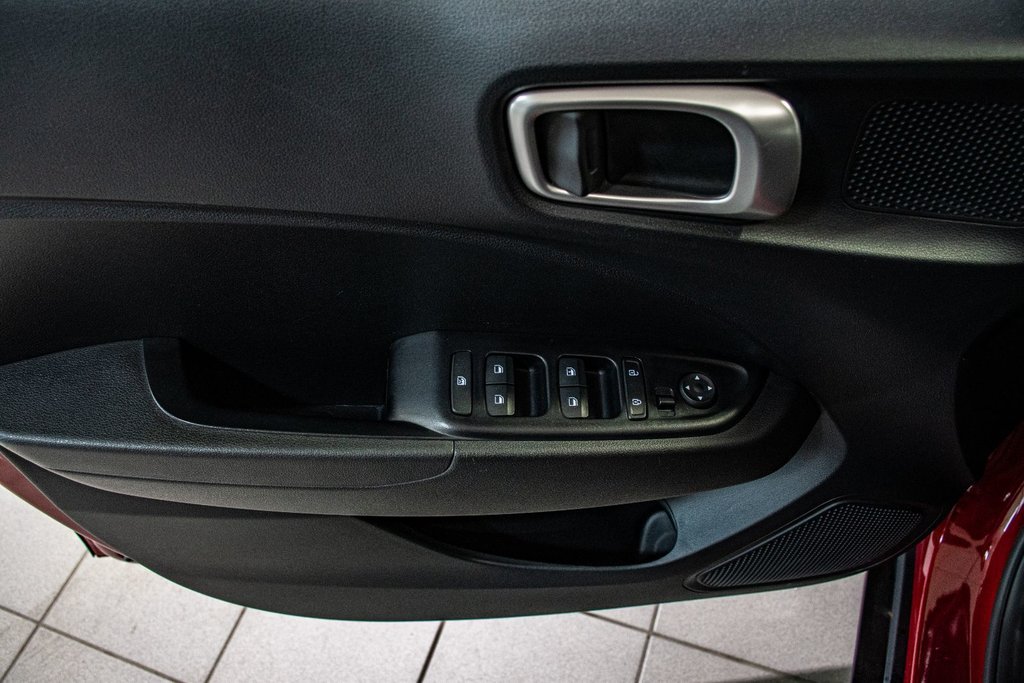 2023 Hyundai Venue ESSENTIAL A/C CAMERA SIEGES CHAUFFANTS BLUETOOTH in Montréal, Quebec - 16 - w1024h768px