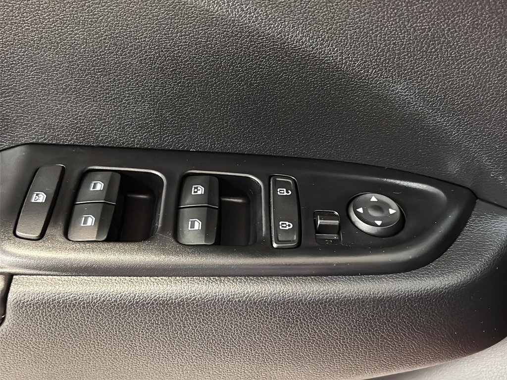 Hyundai Venue ULTIMATE TOIT BLUELINK CARPLAY CAMERA NAVI 2023 à Montréal, Québec - 28 - w1024h768px