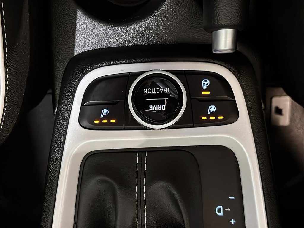 Hyundai Venue ULTIMATE TOIT BLUELINK CARPLAY CAMERA NAVI 2023 à Montréal, Québec - 30 - w1024h768px