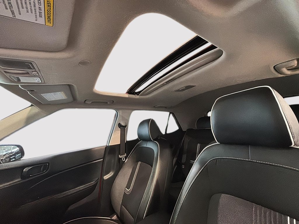 Hyundai Venue ULTIMATE TOIT BLUELINK CARPLAY CAMERA NAVI 2023 à Montréal, Québec - 18 - w1024h768px