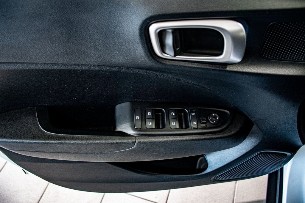 Hyundai Venue ESSENTIAL A/C CAMERA SIEGES CHAUFFANTS BLUETOOTH 2024 à Montréal, Québec - 16 - w1024h768px