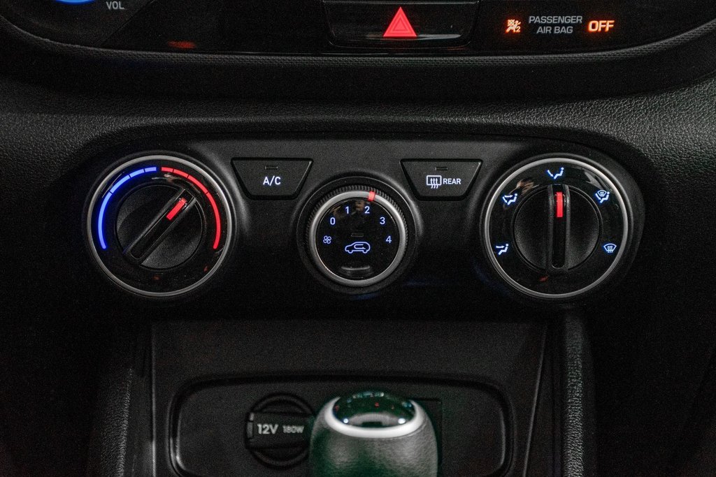 Hyundai Venue ESSENTIAL A/C CAMERA SIEGES CHAUFFANTS BLUETOOTH 2024 à Montréal, Québec - 24 - w1024h768px
