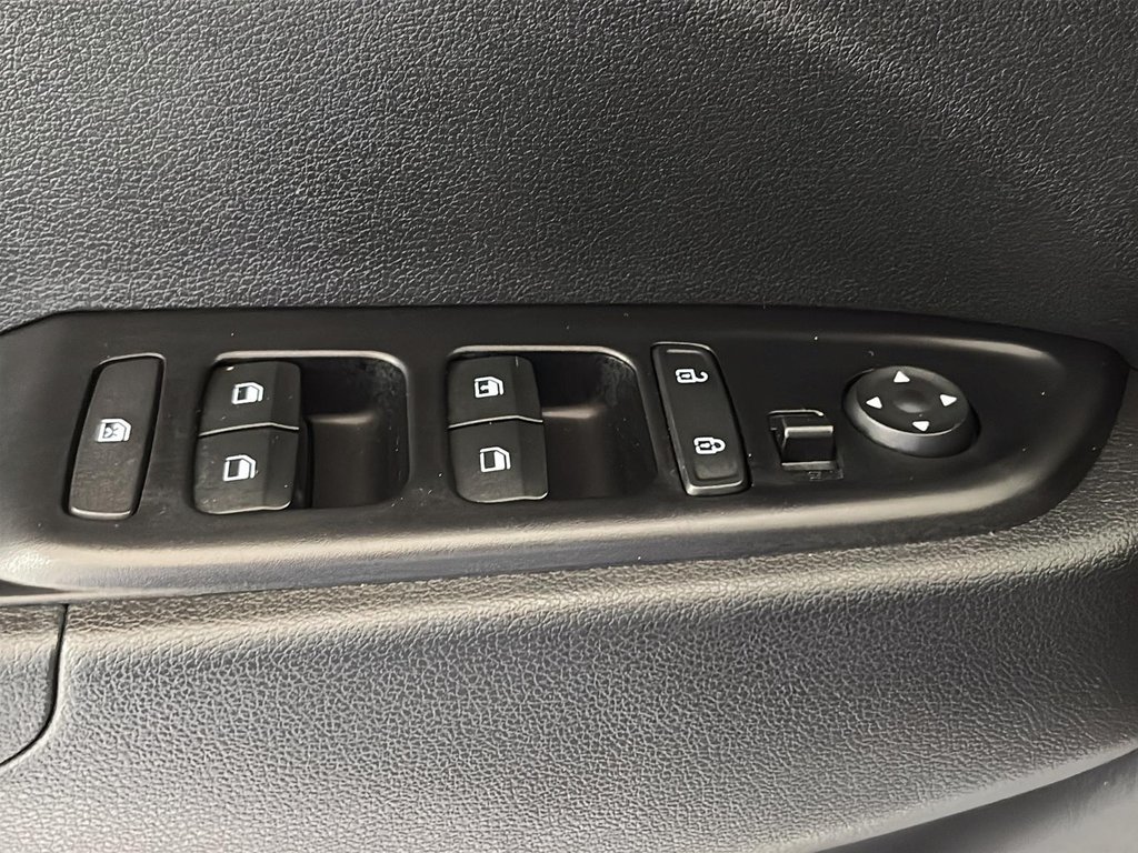 2024 Hyundai Venue PREFERRED CAMERA SIEGES ET VOLANT CHAUFFANT MAGS in Montréal, Quebec - 36 - w1024h768px