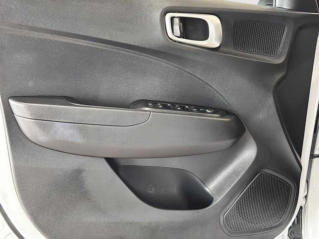 2024 Hyundai Venue PREFERRED CAMERA SIEGES ET VOLANT CHAUFFANT MAGS in Montréal, Quebec - 17 - w1024h768px