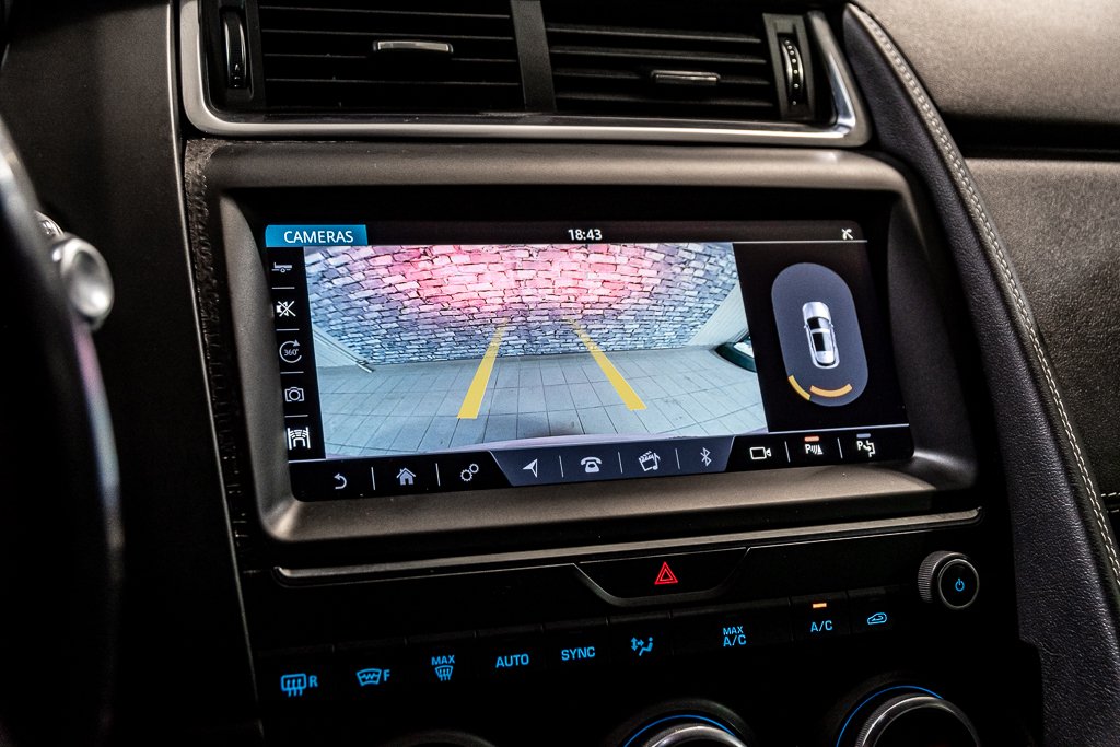 Jaguar E-PACE R-DYNAMIC HSE AWD TOIT PANORAMIQUE CUIR GPS CAMERA 2018 à Montréal, Québec - 30 - w1024h768px