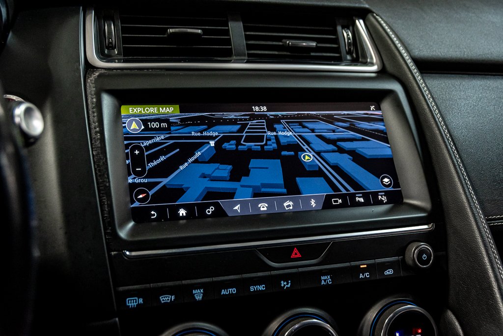 Jaguar E-PACE R-DYNAMIC HSE AWD TOIT PANORAMIQUE CUIR GPS CAMERA 2018 à Montréal, Québec - 27 - w1024h768px
